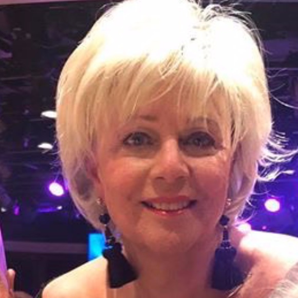 Meet your Posher, Vallorie - Picture 2 of 5